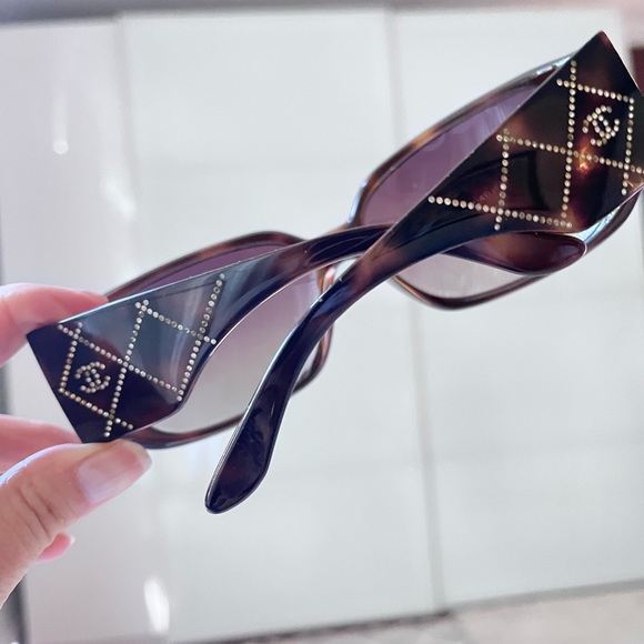 Chanel Vintage Tortoise Shell Sunglasses - Picture 1 of 10